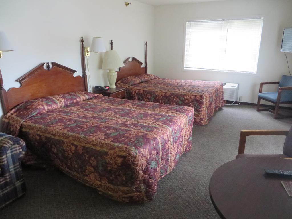 Travelers Hotel Rochester Room photo