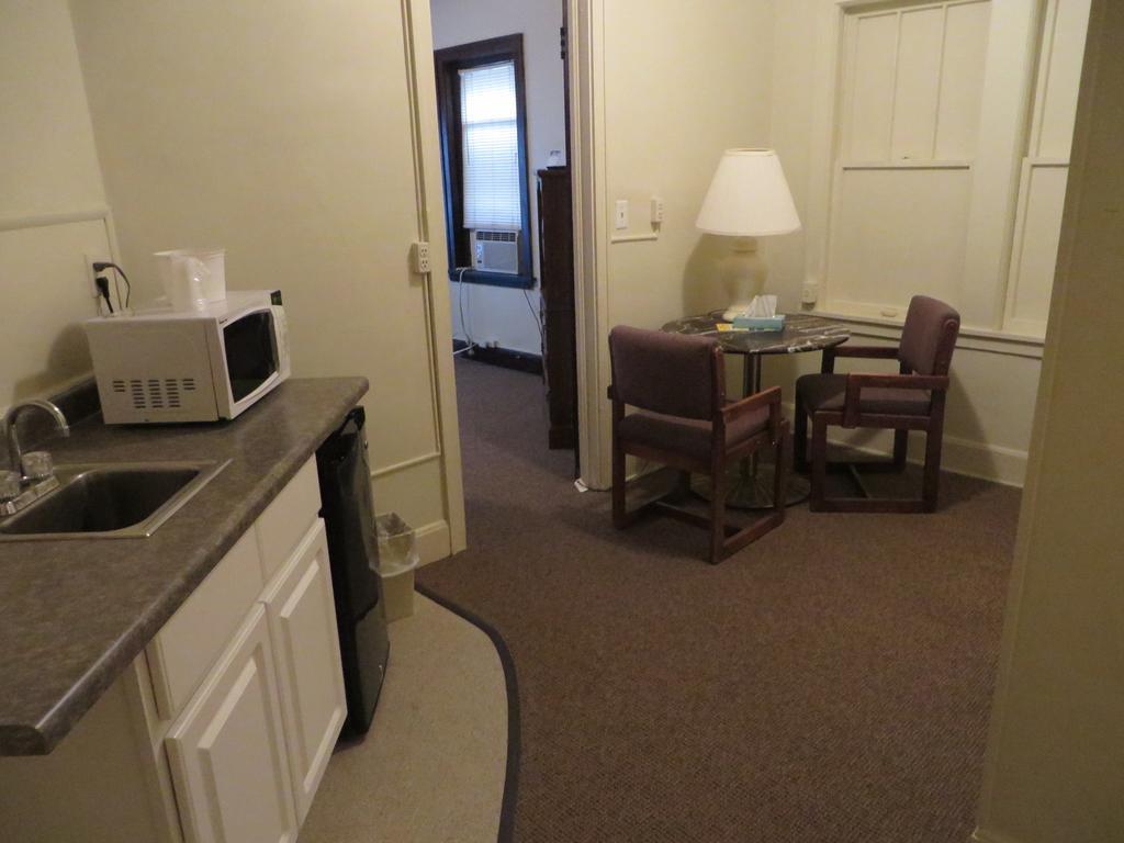 Travelers Hotel Rochester Room photo